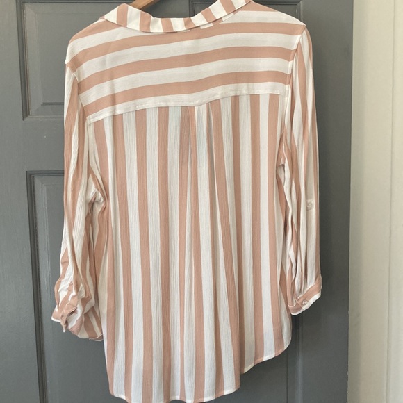 Beautiful Spring Stripes Market & Spruce Button Up - Picture 2 of 5